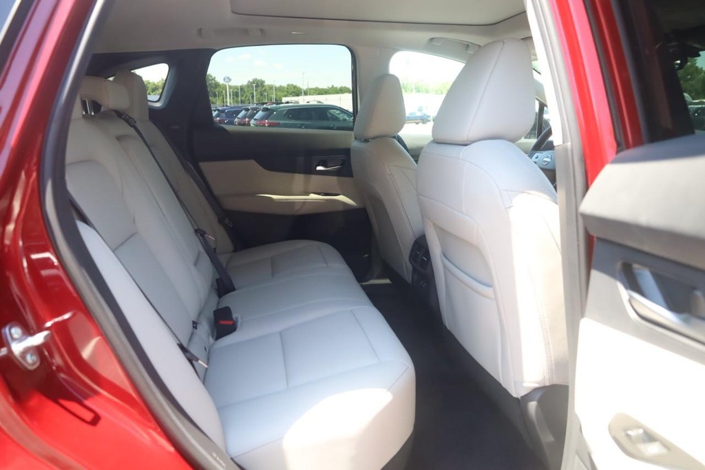 Nissan Murano Vehicle Image 22