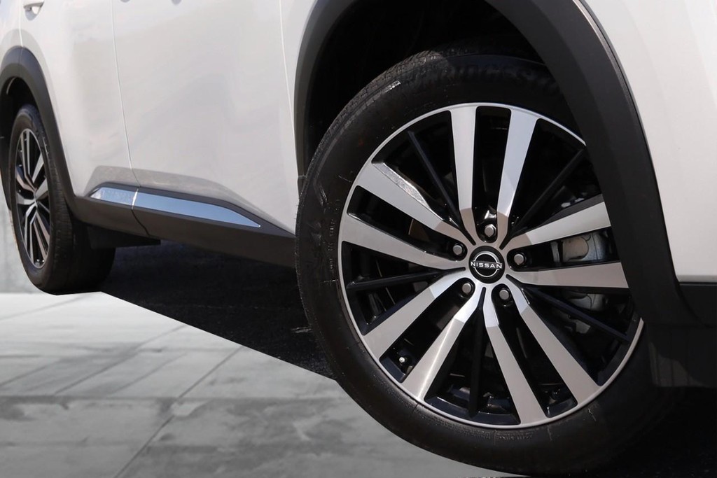 Nissan Pathfinder Vehicle Image 03