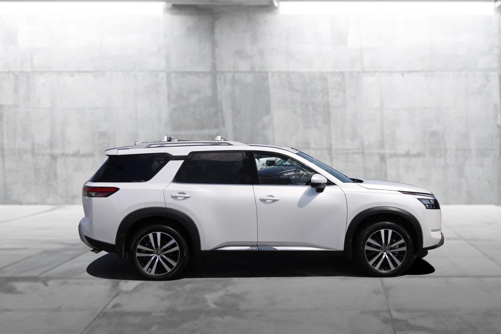 Nissan Pathfinder Vehicle Image 05
