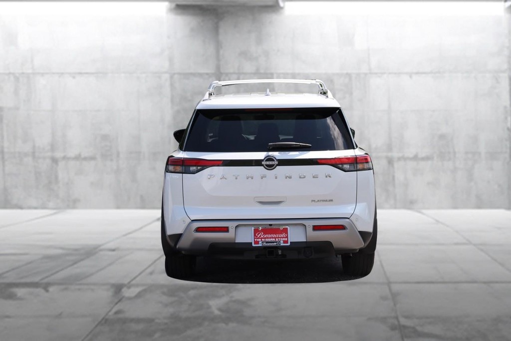 Nissan Pathfinder Vehicle Image 06