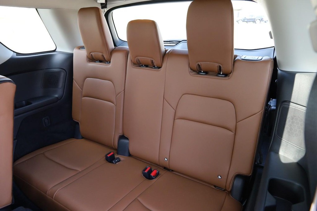 Nissan Pathfinder Vehicle Image 12