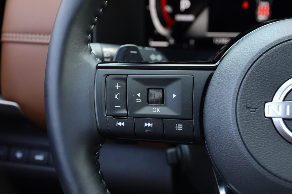 Nissan Pathfinder Vehicle Image 14