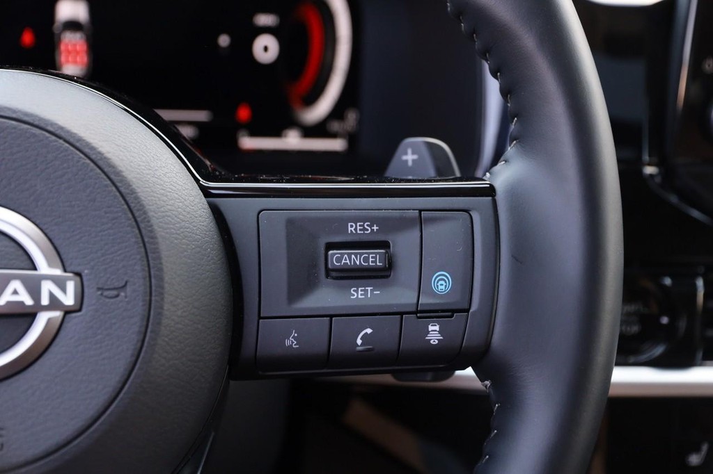 Nissan Pathfinder Vehicle Image 15