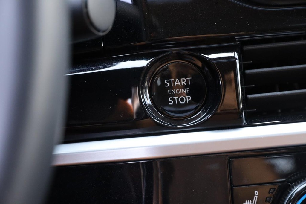 Nissan Pathfinder Vehicle Image 17