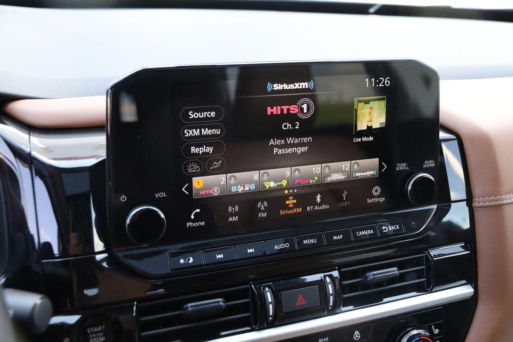 Nissan Pathfinder Vehicle Image 18