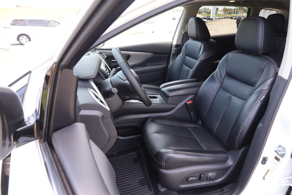 Nissan Murano Vehicle Image 10