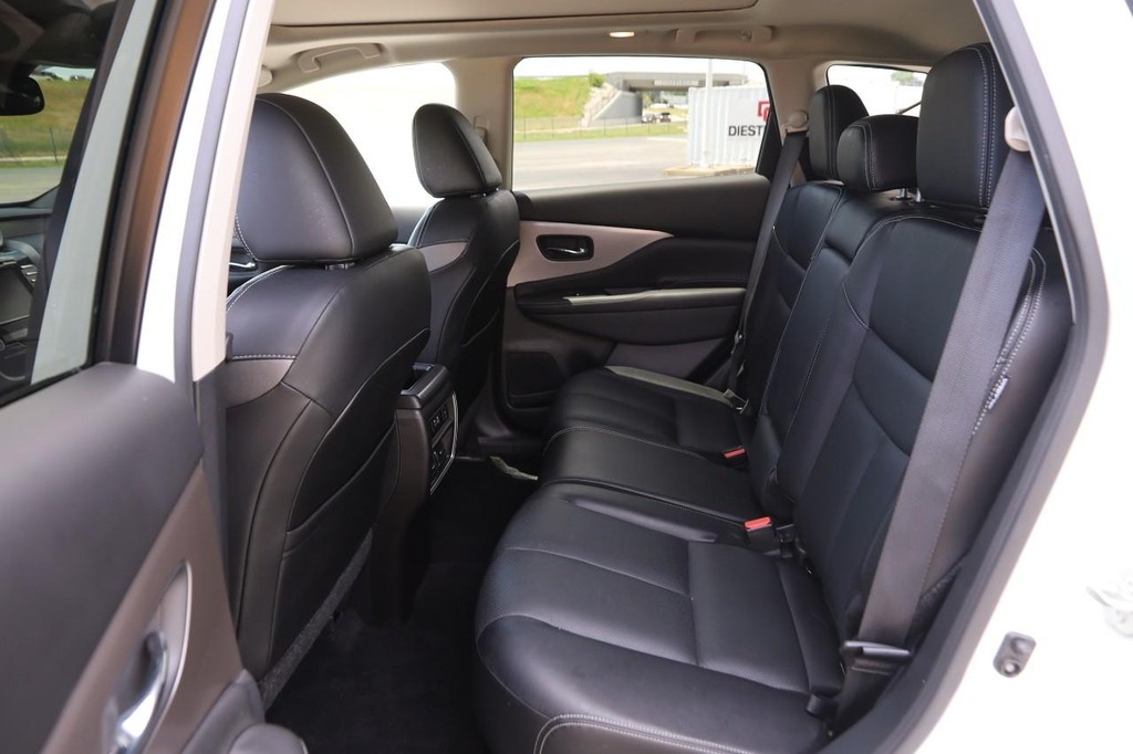 Nissan Murano Vehicle Image 11