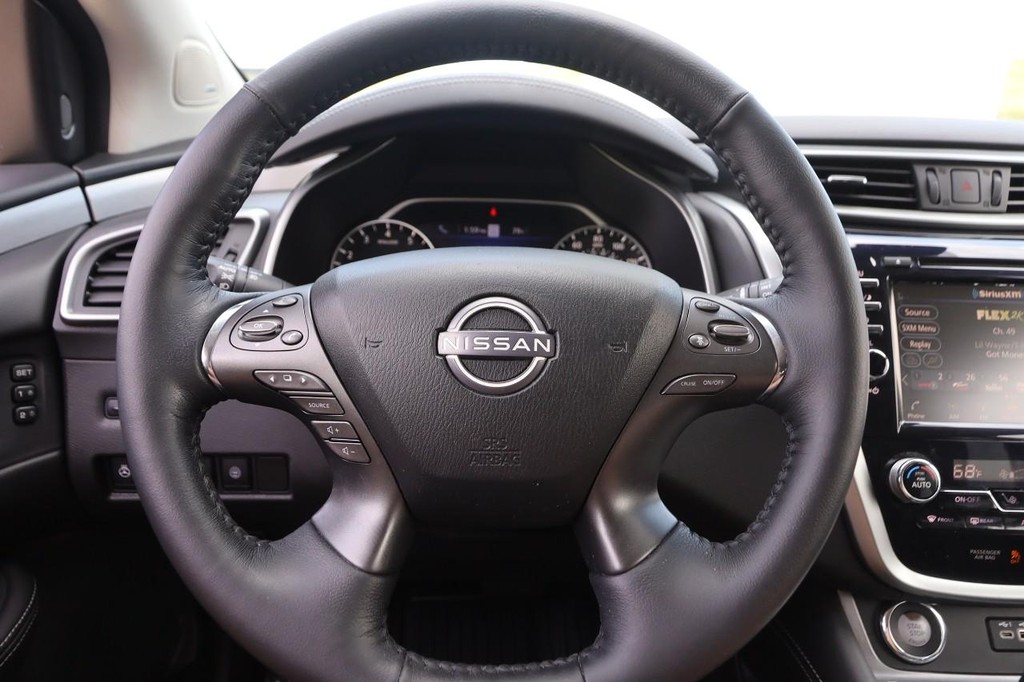 Nissan Murano Vehicle Image 12
