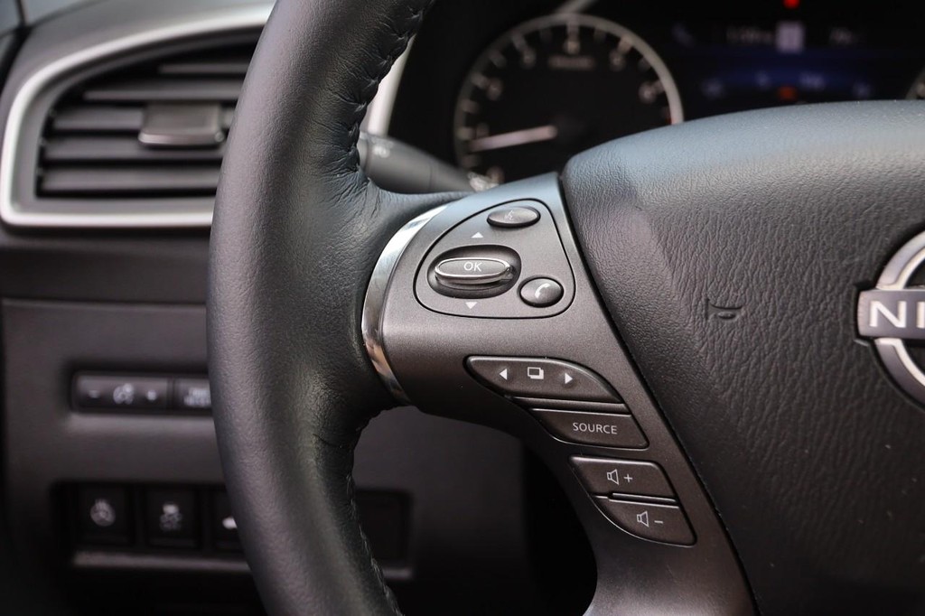 Nissan Murano Vehicle Image 13