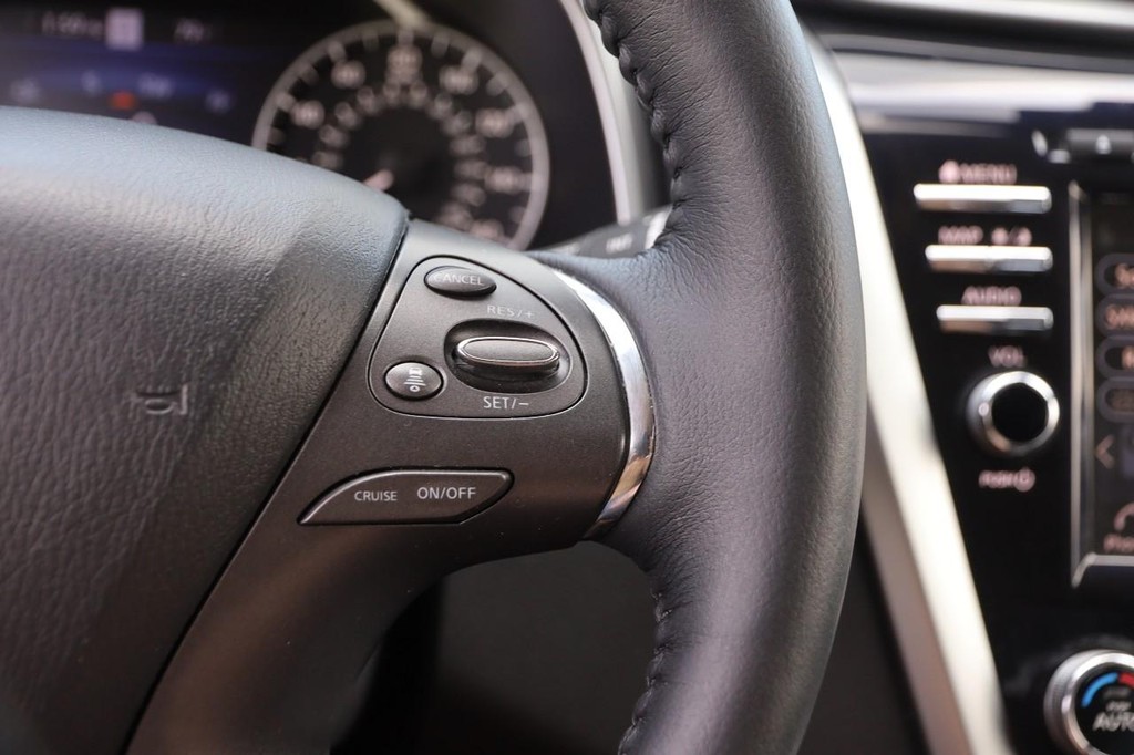 Nissan Murano Vehicle Image 14