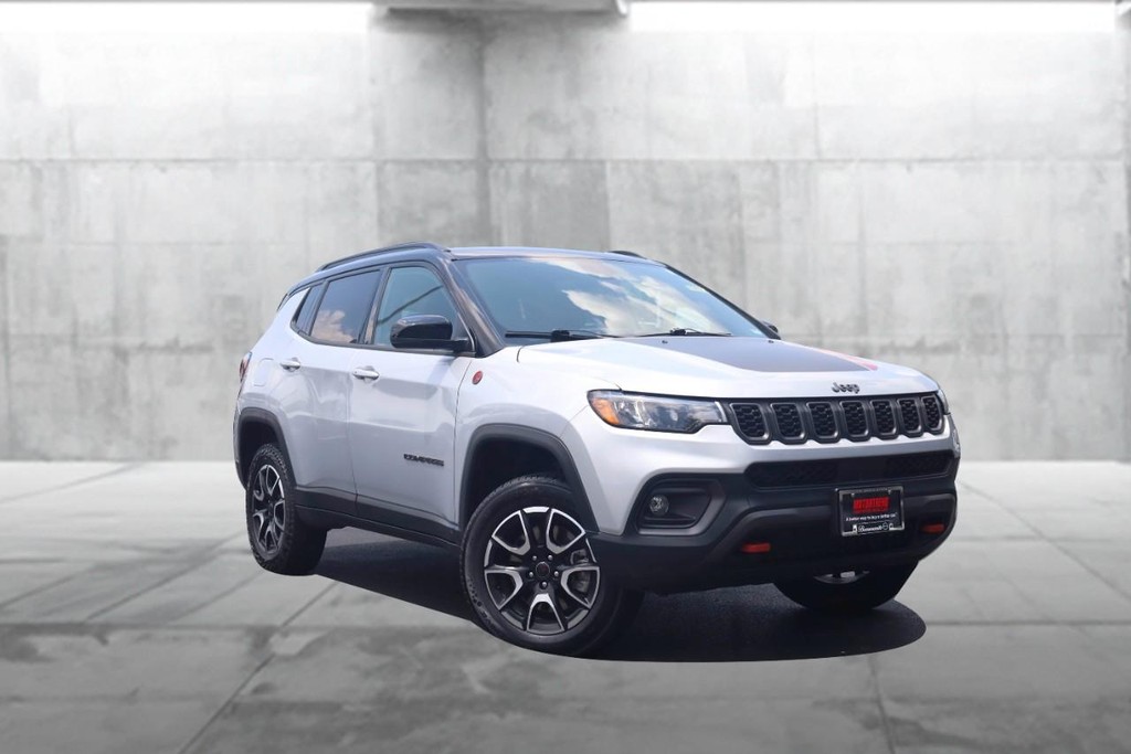 Jeep Compass Vehicle Full-screen Gallery Image 2