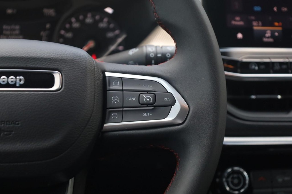 Jeep Compass Vehicle Full-screen Gallery Image 9