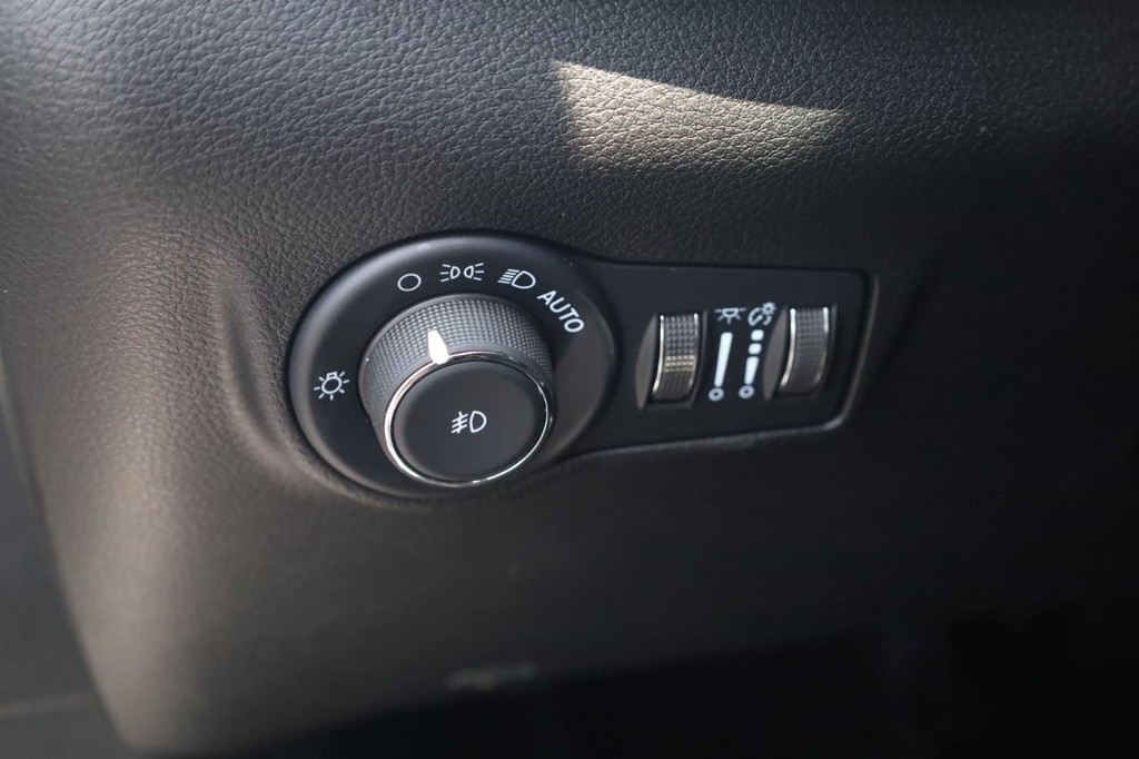 Jeep Compass Vehicle Full-screen Gallery Image 12