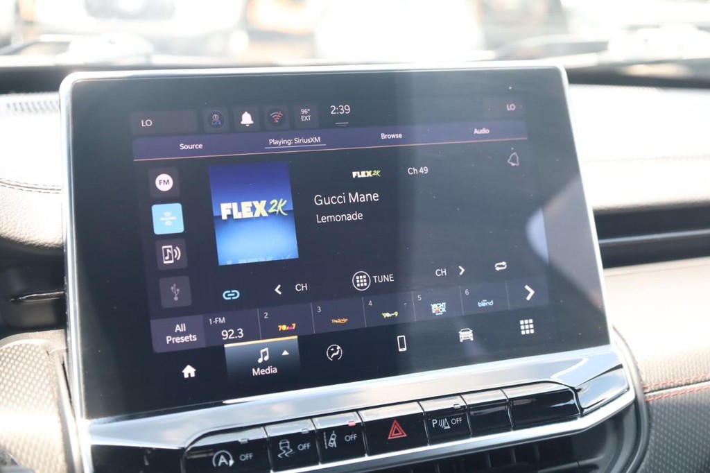 Jeep Compass Vehicle Full-screen Gallery Image 14