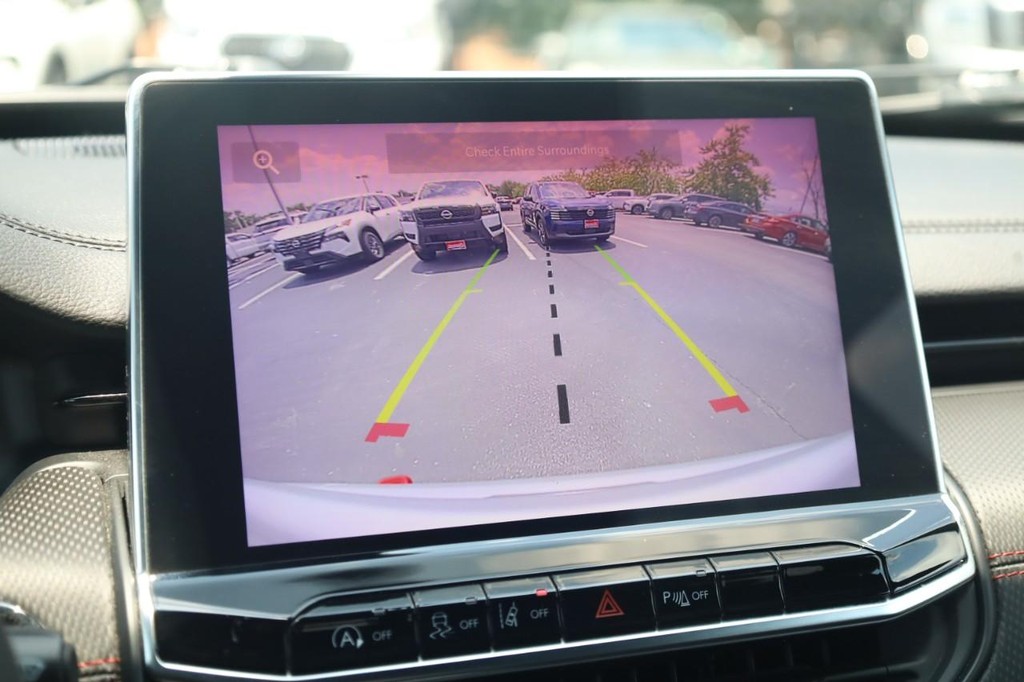 Jeep Compass Vehicle Full-screen Gallery Image 15