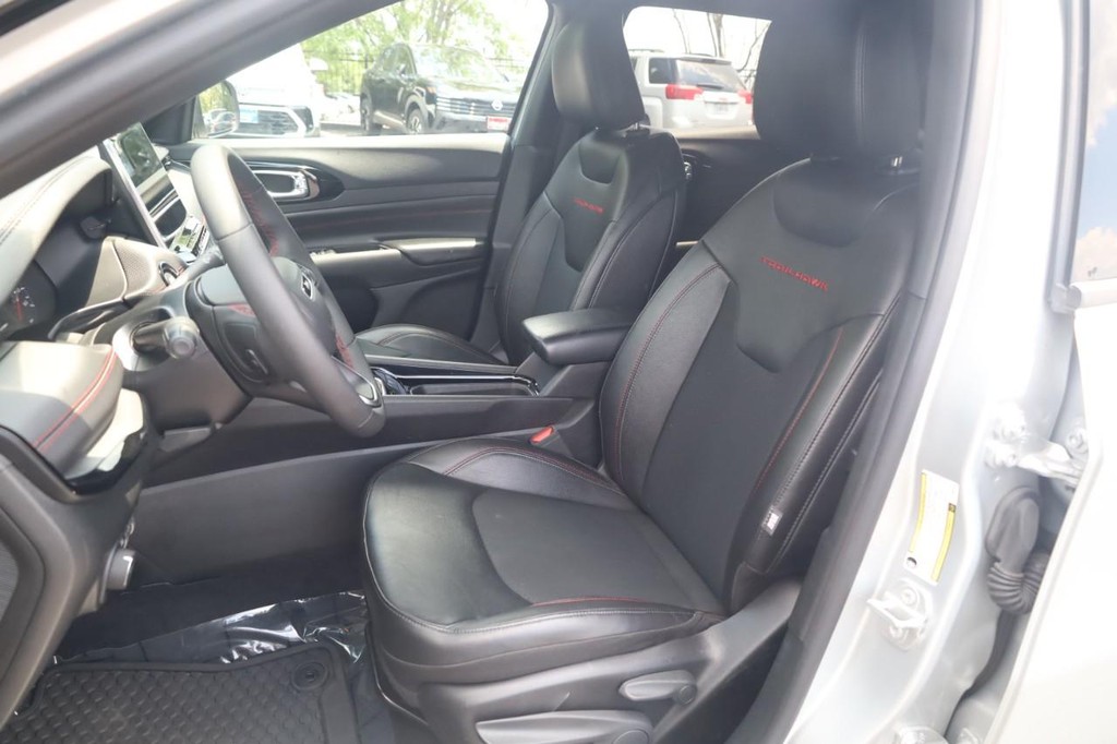 Jeep Compass Vehicle Full-screen Gallery Image 19