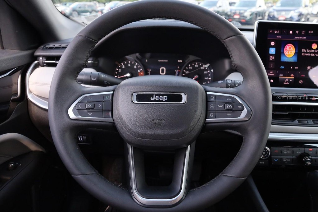 Jeep Compass Vehicle Image 11
