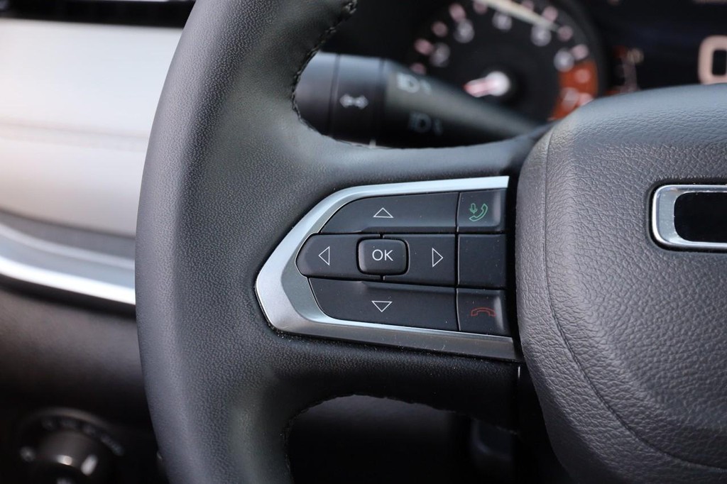 Jeep Compass Vehicle Image 12