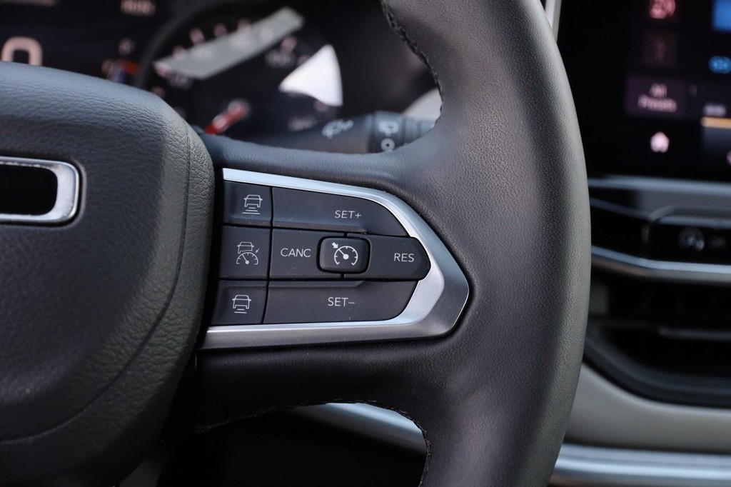 Jeep Compass Vehicle Image 13