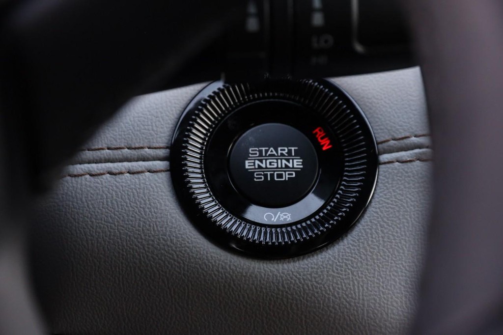 Jeep Compass Vehicle Image 15