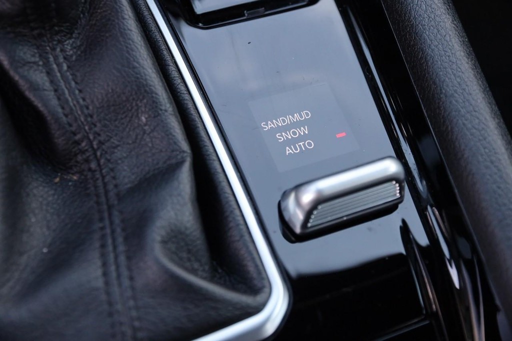 Jeep Compass Vehicle Image 20
