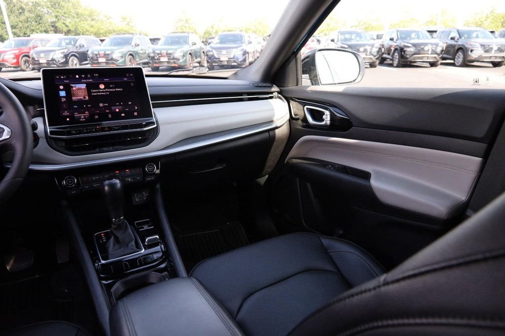 Jeep Compass Vehicle Image 27