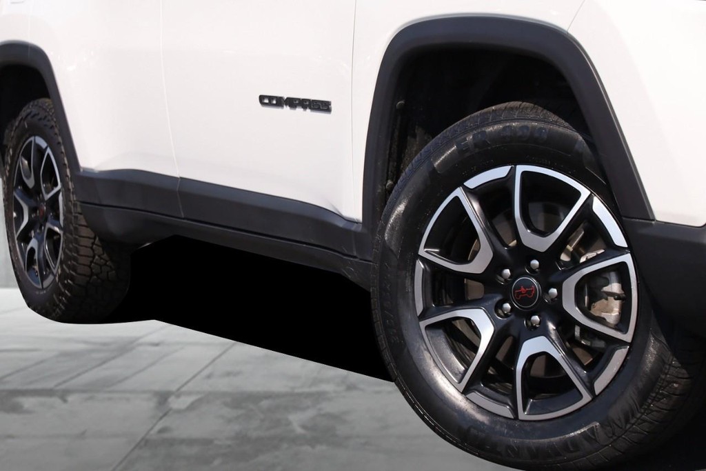 Jeep Compass Vehicle Full-screen Gallery Image 2