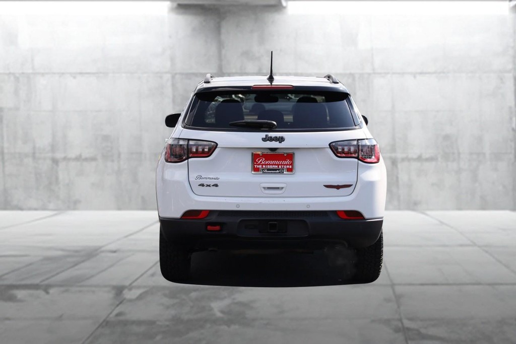 Jeep Compass Vehicle Full-screen Gallery Image 5