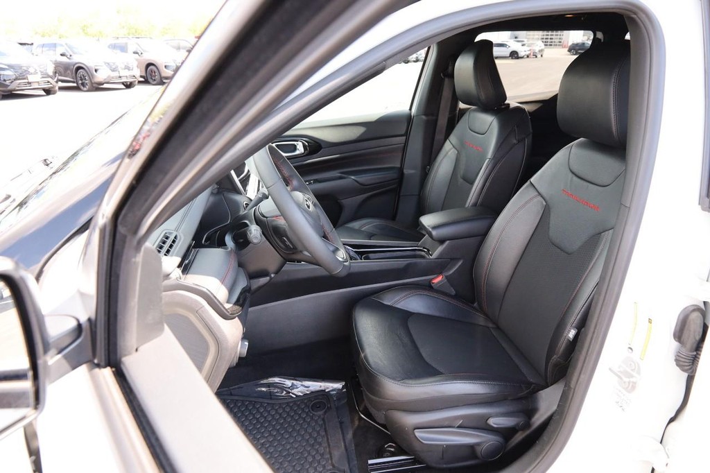 Jeep Compass Vehicle Full-screen Gallery Image 8