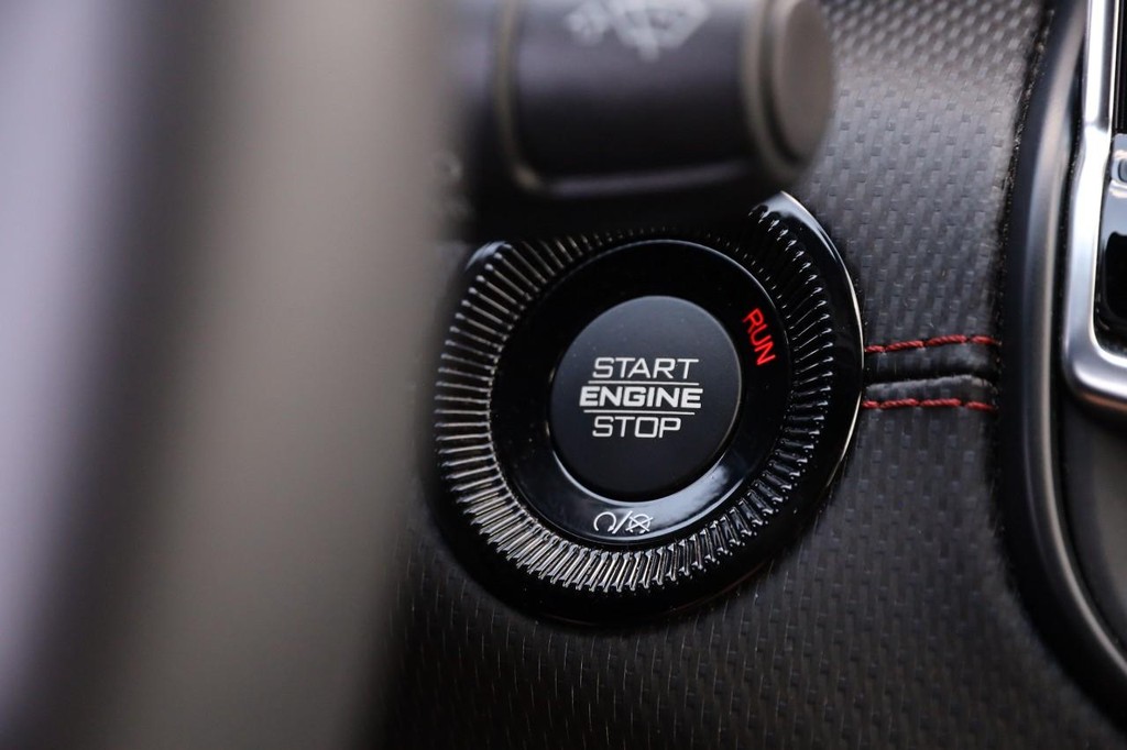 Jeep Compass Vehicle Full-screen Gallery Image 14