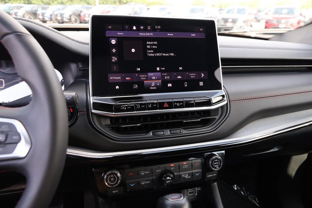 Jeep Compass Vehicle Full-screen Gallery Image 15