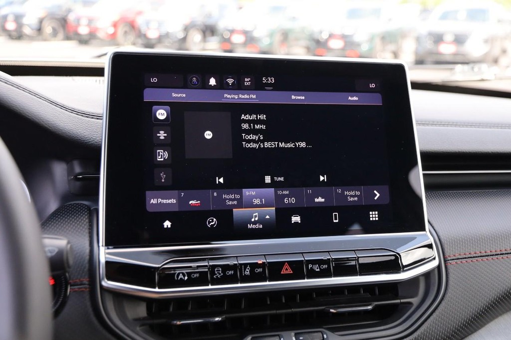 Jeep Compass Vehicle Full-screen Gallery Image 16
