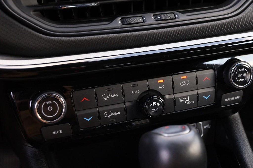 Jeep Compass Vehicle Full-screen Gallery Image 18