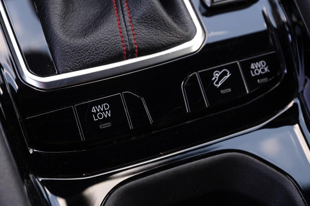 Jeep Compass Vehicle Full-screen Gallery Image 20