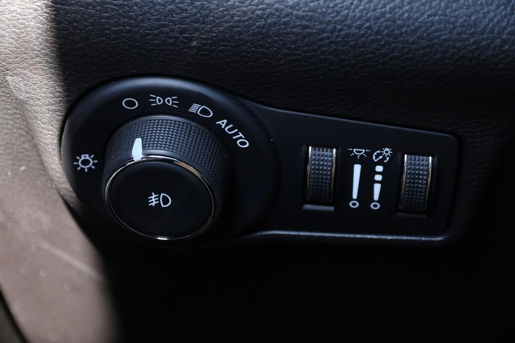 Jeep Compass Vehicle Full-screen Gallery Image 21