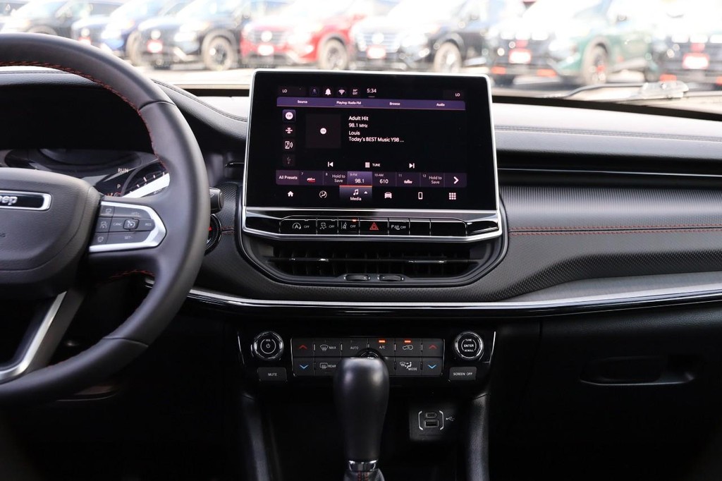 Jeep Compass Vehicle Full-screen Gallery Image 26