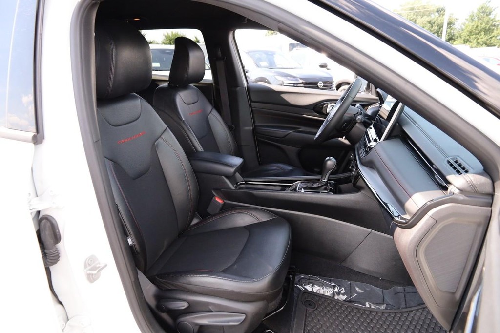 Jeep Compass Vehicle Full-screen Gallery Image 28