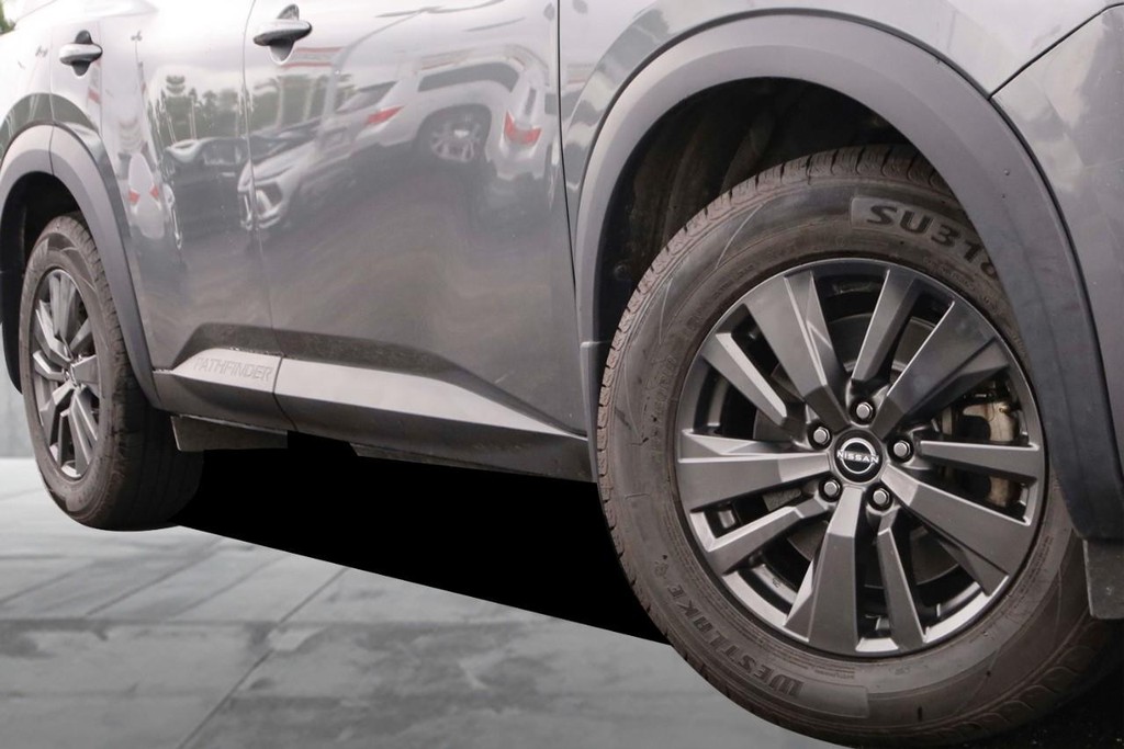 Nissan Pathfinder Vehicle Image 03