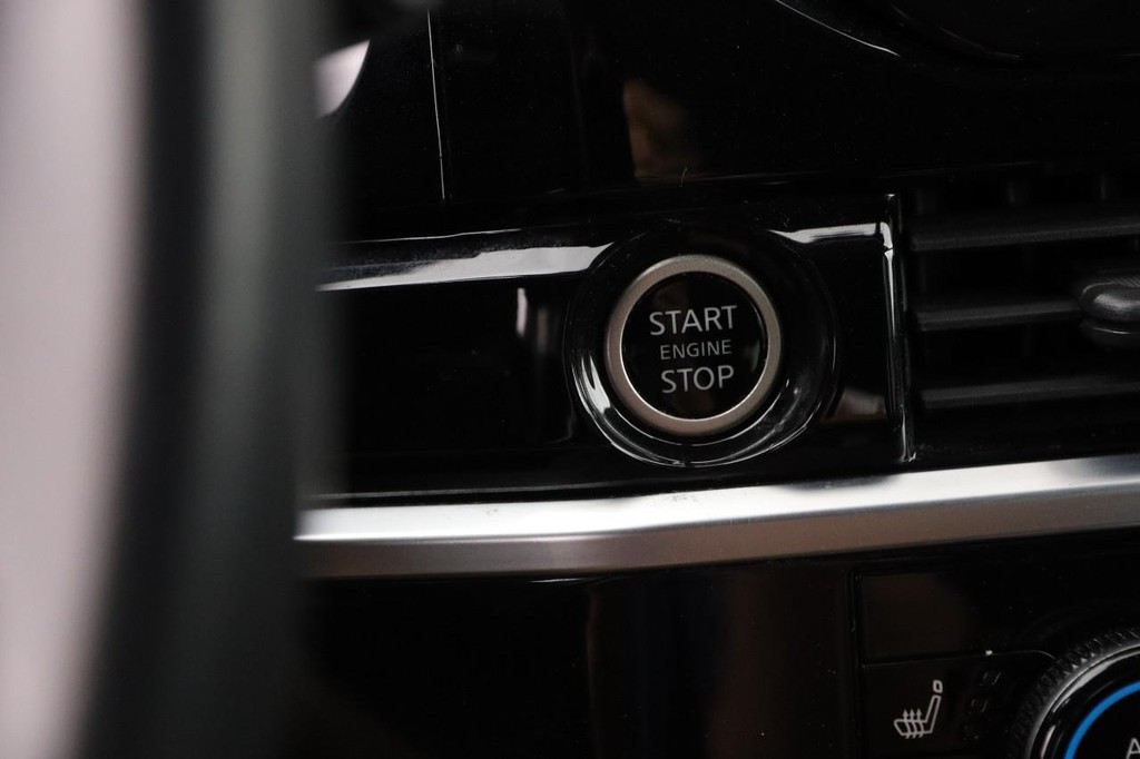 Nissan Pathfinder Vehicle Image 15
