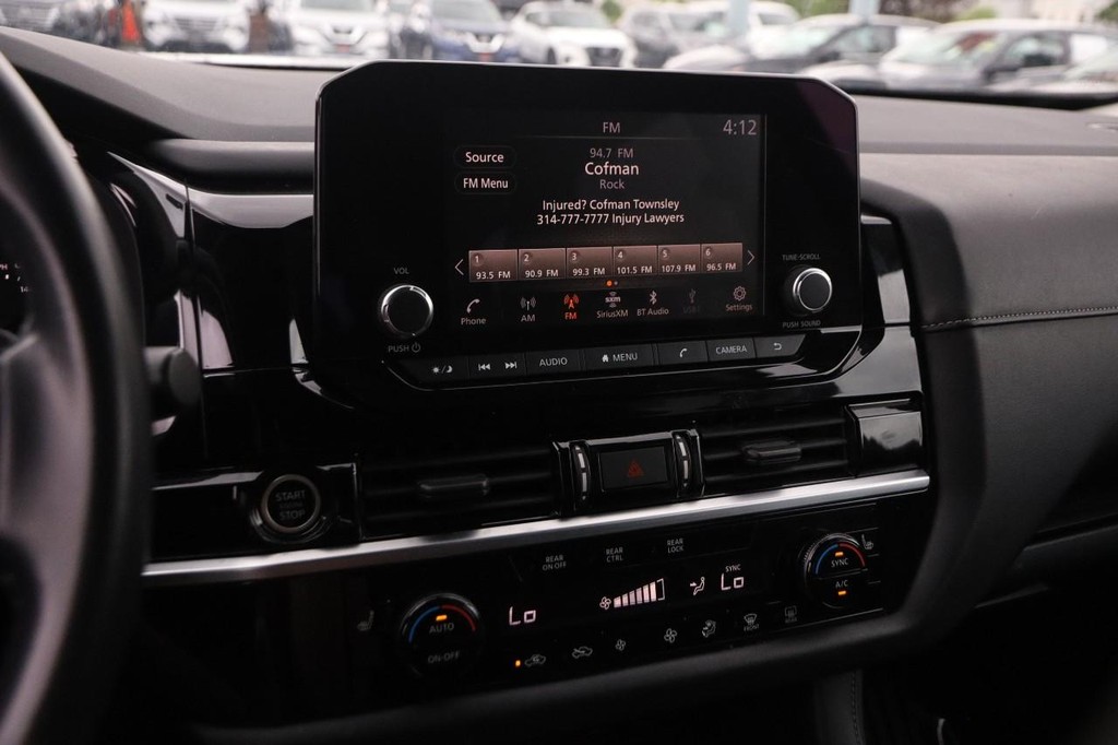 Nissan Pathfinder Vehicle Image 16