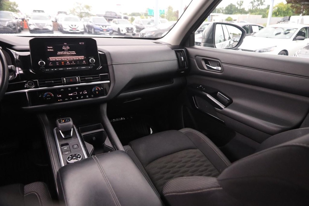 Nissan Pathfinder Vehicle Image 26