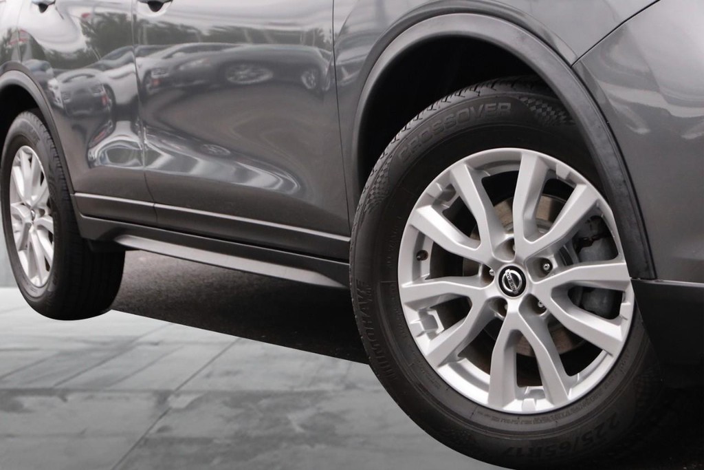 Nissan Rogue Vehicle Image 03