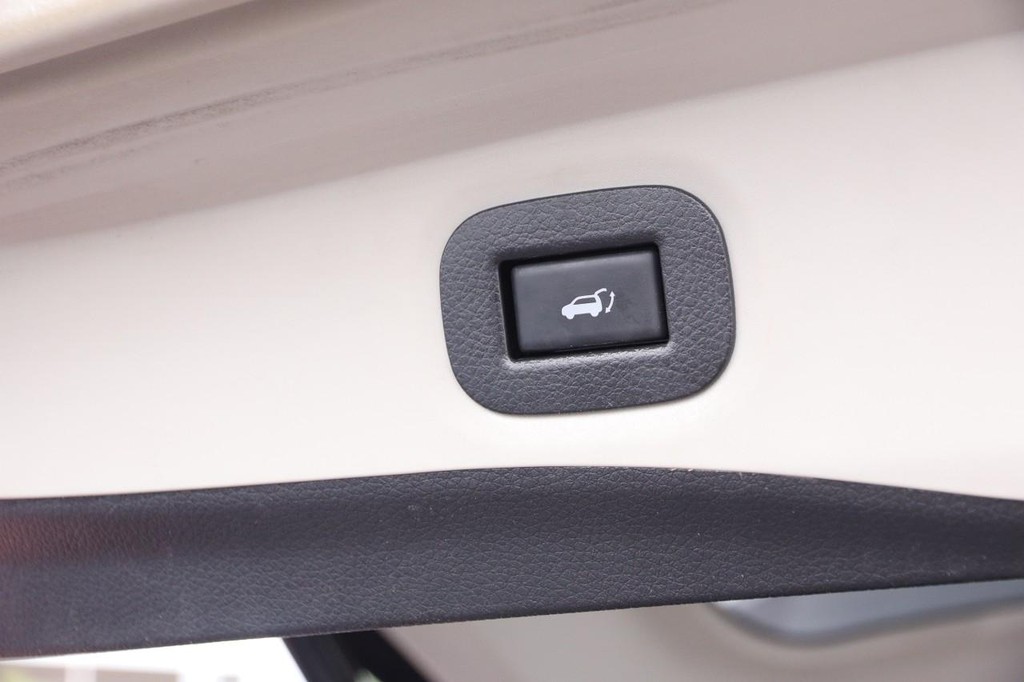 Nissan Rogue Vehicle Image 08
