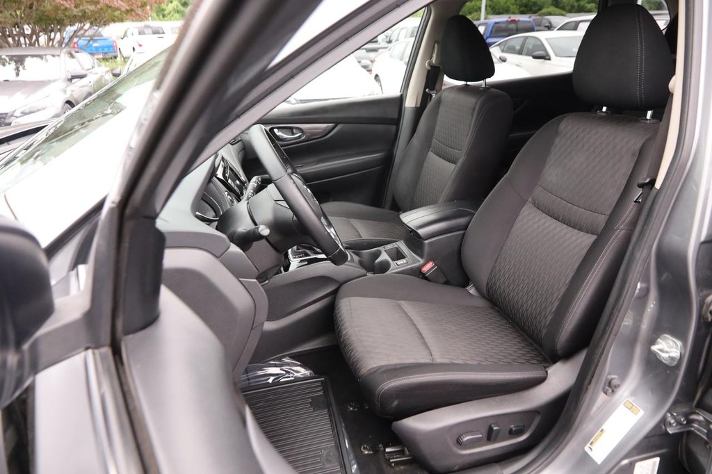 Nissan Rogue Vehicle Image 09