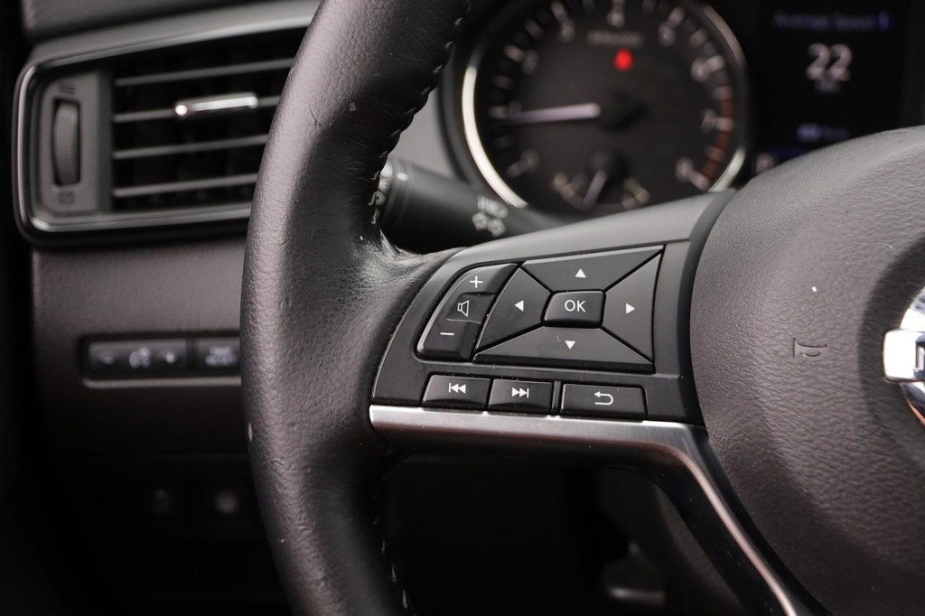 Nissan Rogue Vehicle Image 12