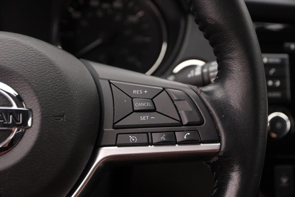 Nissan Rogue Vehicle Image 13