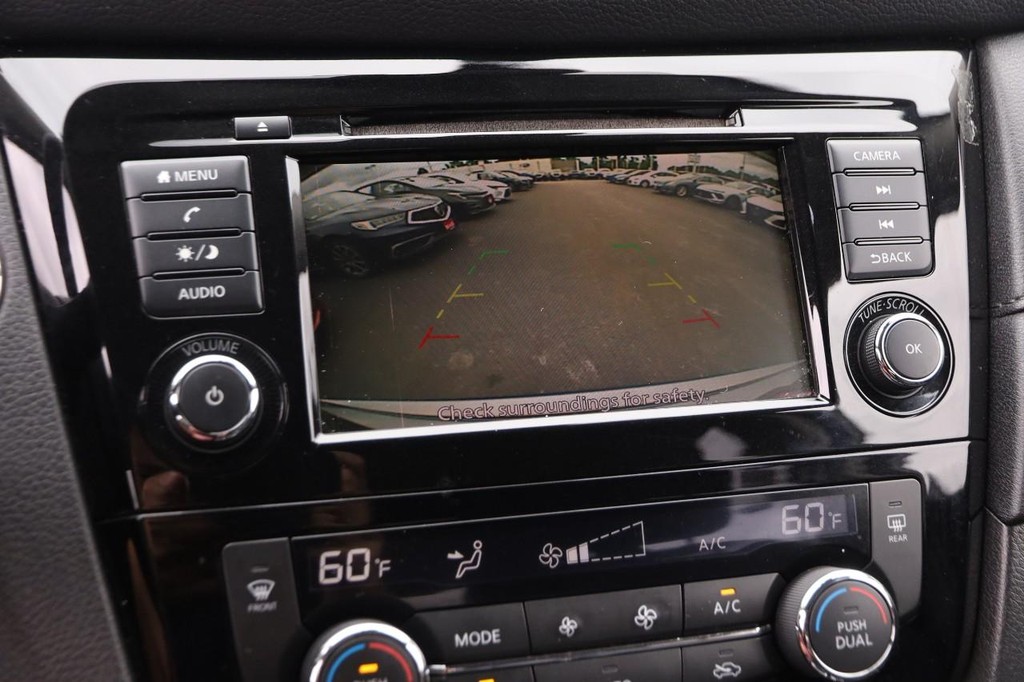 Nissan Rogue Vehicle Image 17