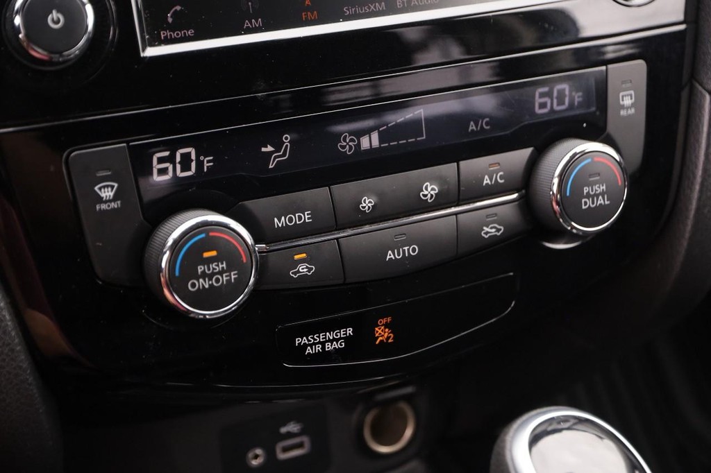 Nissan Rogue Vehicle Image 18