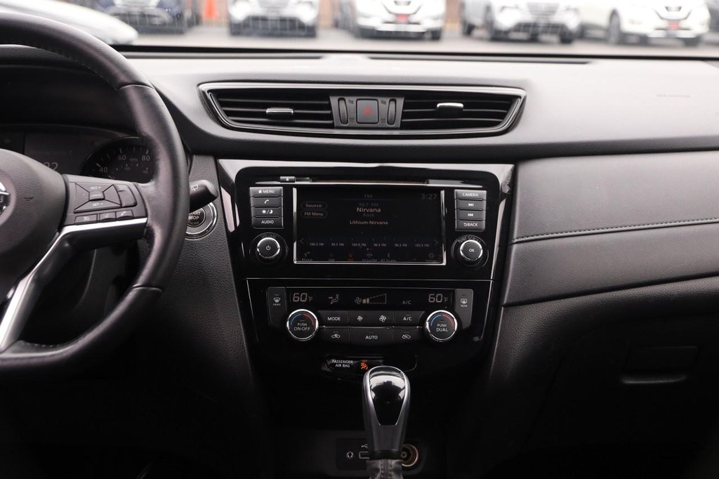 Nissan Rogue Vehicle Image 24