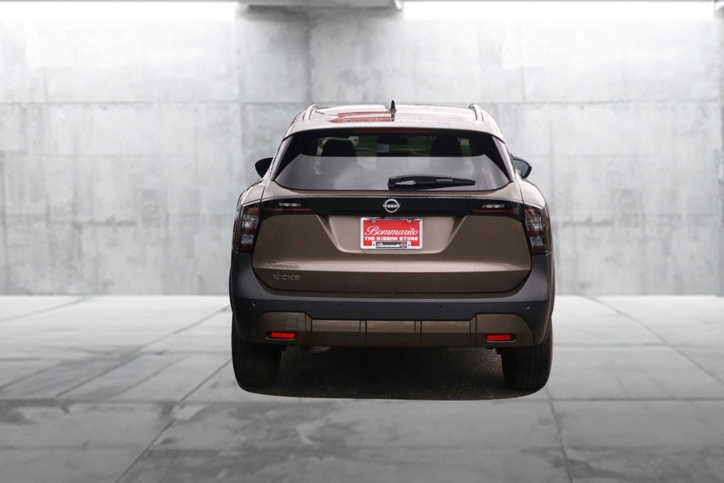 Nissan Kicks Vehicle Image 06